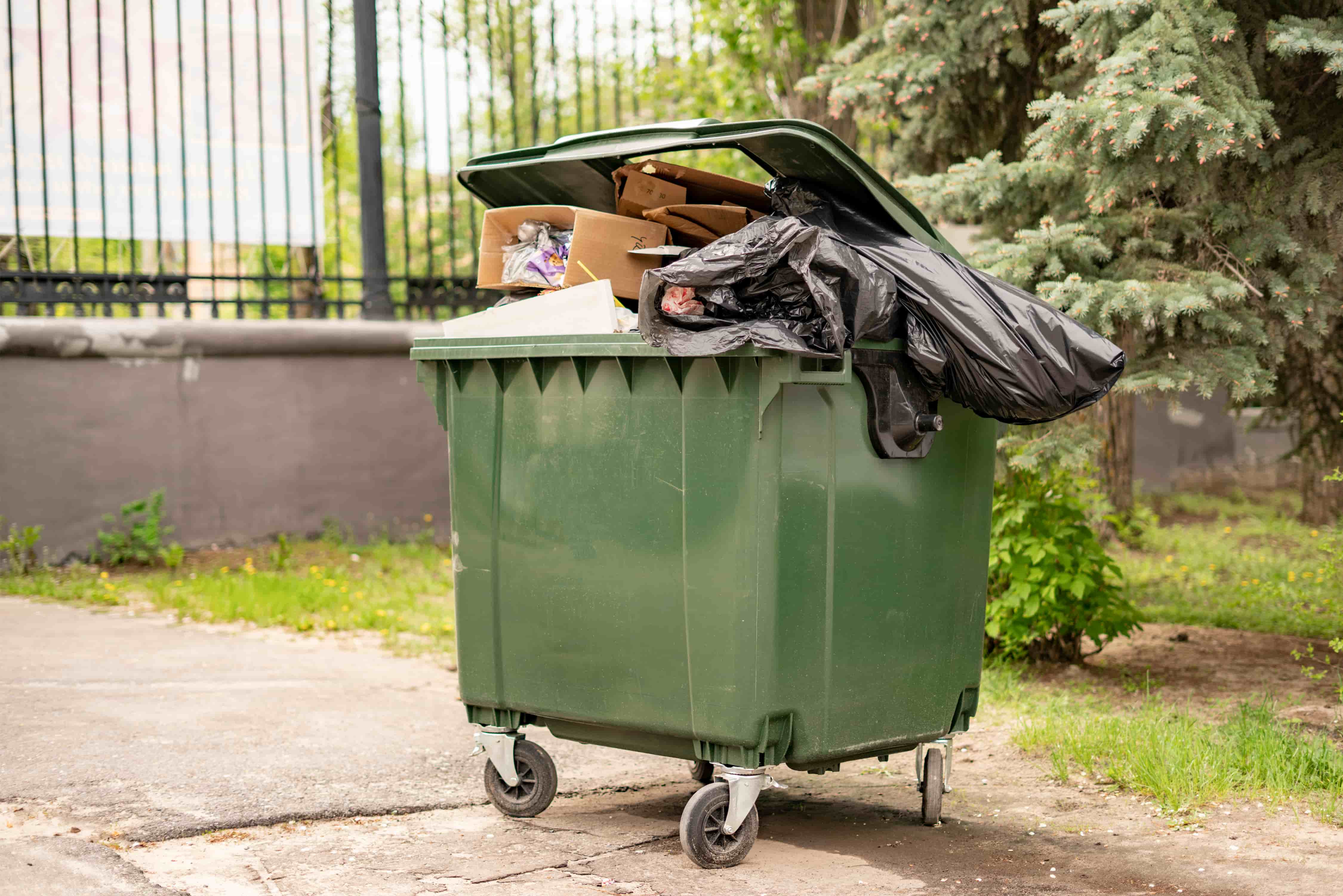 metal-green-old-fulled-with-trash-garbage-container_4L25Ss8fg